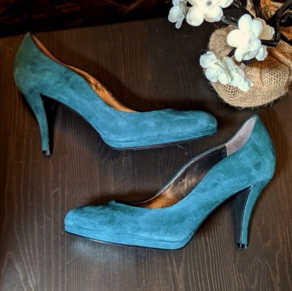 TAHARI Colette Heels - Picture 6 of 6
